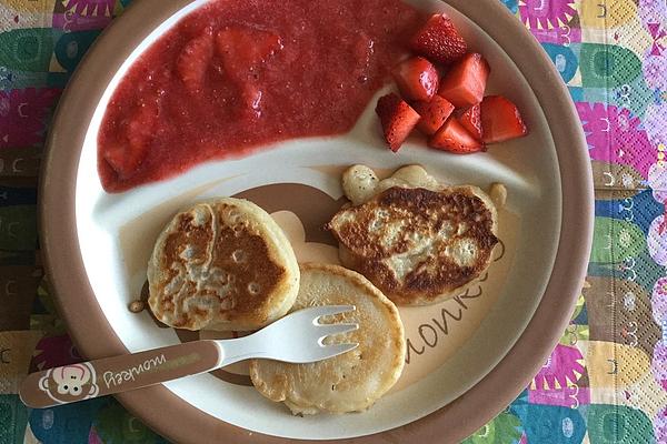 Low-sugar Pancakes with Strawberries