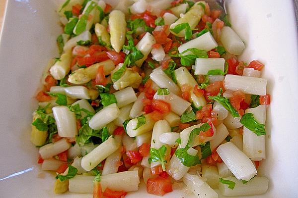 Lukewarm Asparagus Salad with Tomatoes – Basil – Vinaigrette