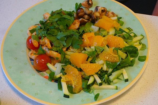 Lukewarm Zucchini, Shrimp and Mushroom Salad with Oranges