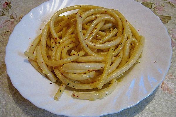 Macaroni with Garlic and Olive Oil