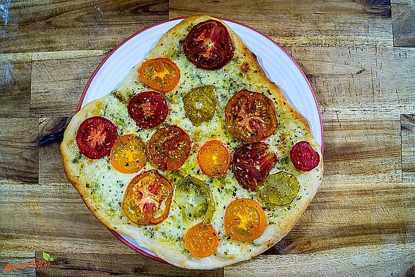 Make Tomato Pizza Yourself