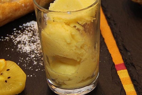 Mango Ice Cream with Vanilla Pulp and Honey