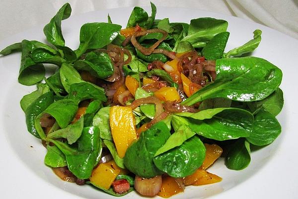 Mango Lamb`s Lettuce with Spicy Bacon and Onion Dressing