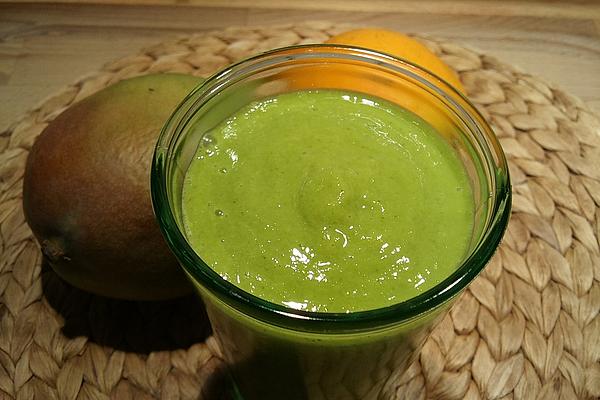 Mango, Spinach and Avocado Smoothie with Ginger and Orange