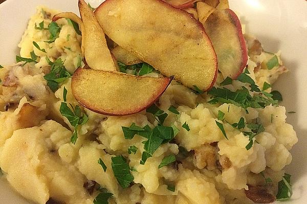 Mashed Potatoes with Fried Onions and Apple Slices