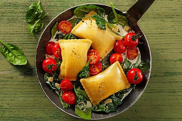 Maultaschen with Creamed Spinach and Cherry Tomatoes