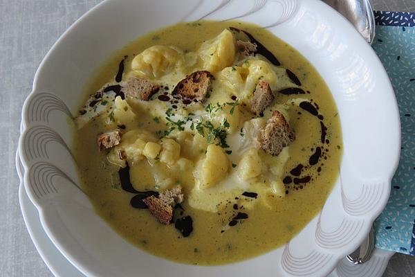 Mausis Cauliflower Cream Soup with Croutons