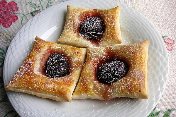 Mc`s Plums in Puff Pastry