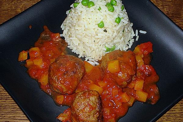 Meatballs in Paprika Sauce with Risi-bisi