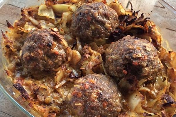 Meatballs with White Cabbage