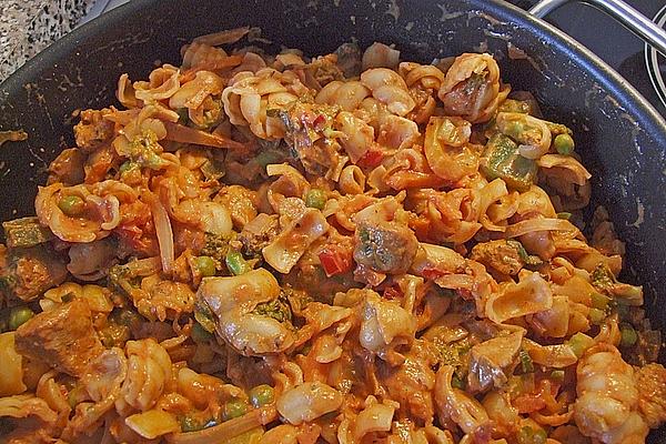 Mediterranean Noodle Pan with Peppers and Broccoli