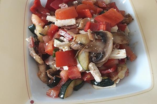 Mediterranean Salad with Fried Mushrooms