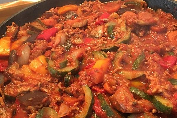 Mediterranean Tomato Chopping Pan with Couscous