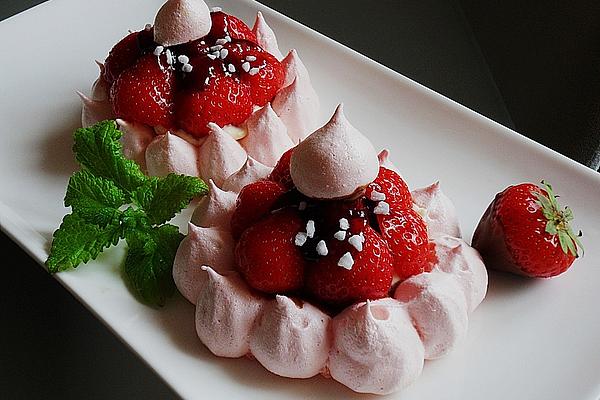Meringue Tartlets with Strawberries