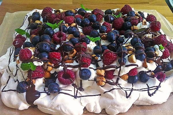 Meringue with Fruits
