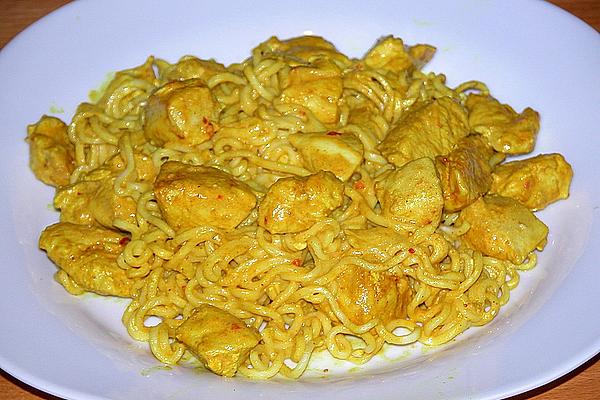 Mie Noodles with Chicken Curry Sauce