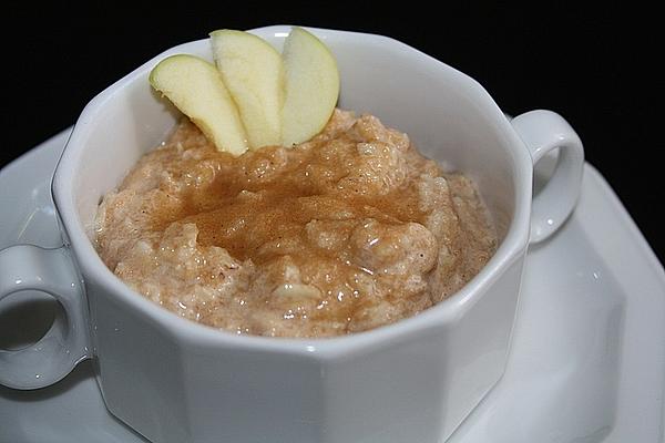 Milk and Oat Porridge with Apple