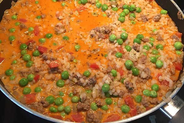 Minced Meat Risotto with Peppers and Peas