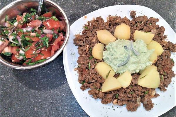 Minced Meat with Thai Peanut Sauce and Avocado Cream with Potatoes