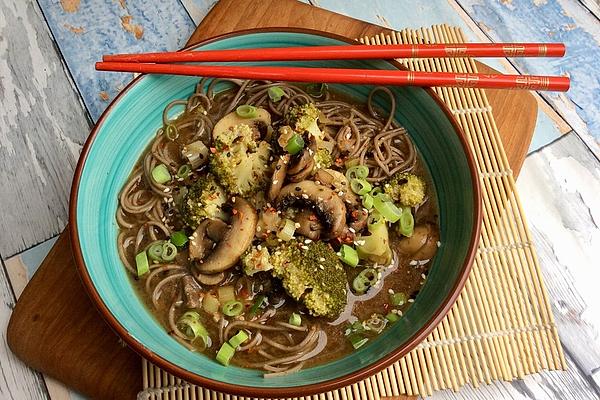 Miso Soup with Soba Noodles, Mushrooms and Broccoli