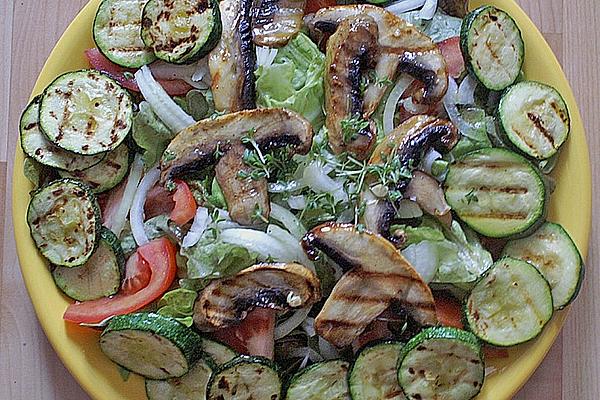Mixed Salad with Mushrooms and Zucchini