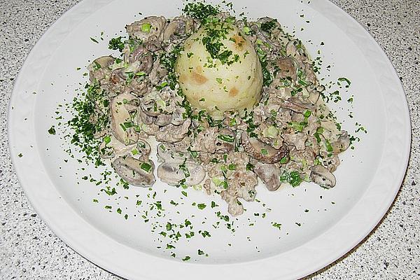 Mushroom – Minced Meat Pan with Bread Dumplings