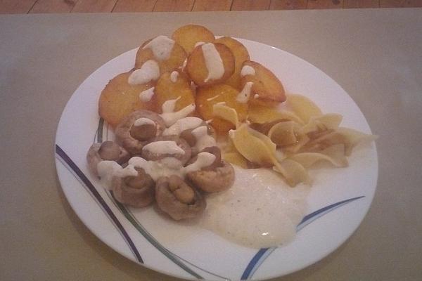 Mushrooms and Baked Potatoes with Sour Cream