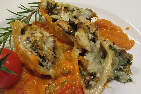 Mussel Pasta Filled with Mushrooms and Tomato Sauce