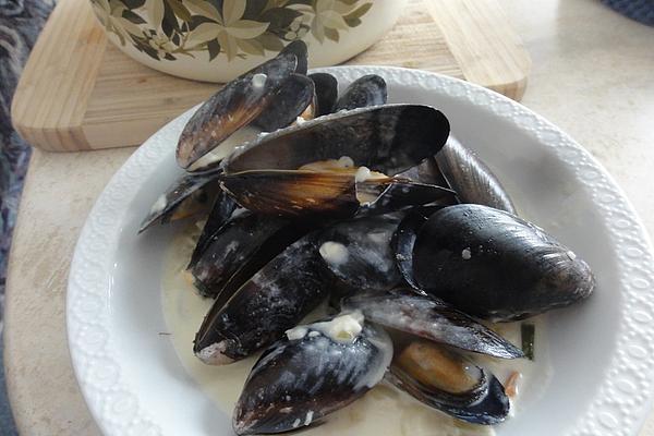 Mussels in Gorgonzola Feta Cream Sauce