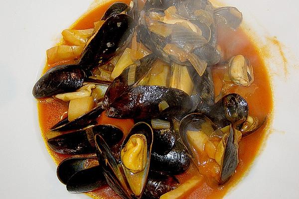 Mussels in Tomato and Garlic Sauce