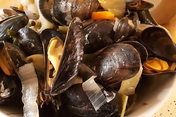 Mussels in Wine Brew