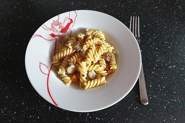 Noodle Pan with Nuremberg Sausages and Carrots