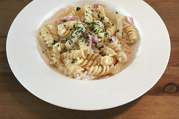 Noodles with Kohlrabi and Ham Sauce