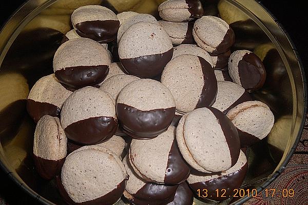 Nut Meringues with Nougat Filling