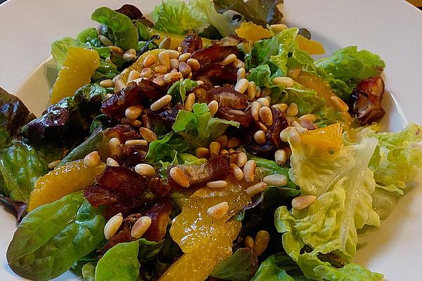 Oak Leaf Salad with Orange Wedges and Dates