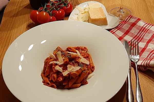 Onepot Chicken Breast with Pasta and Creamy Tomato Sauce