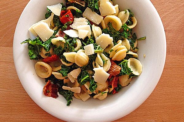 Orecchiette with Kale, Bacon and Sun-dried Tomatoes
