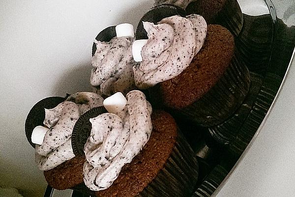 Oreo Coconut Marshmallow Cupcakes