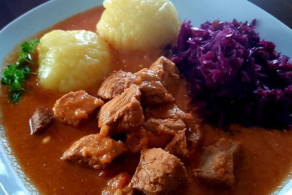 Ottis Style Goulash with Dumplings and Red Cabbage