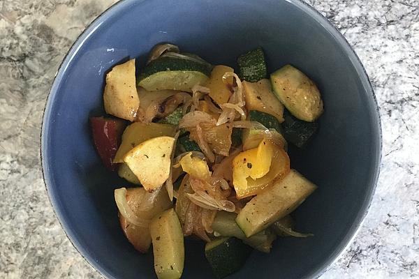 Oven Zucchini with Peppers and Apple