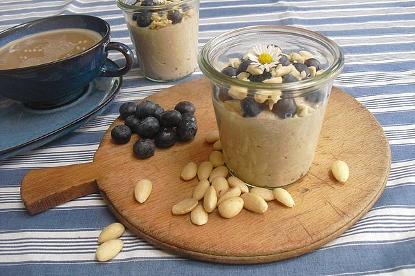 Overnight Oats with Cinnamon Milk and Blueberries