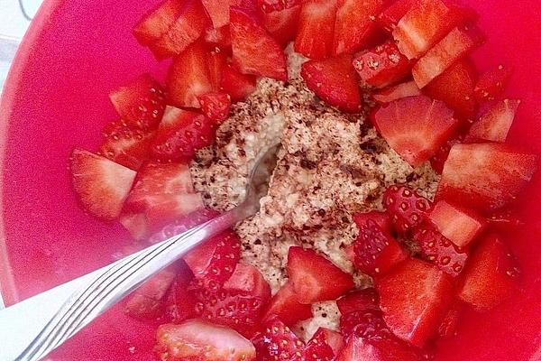Overnight Oats with Strawberries and Macadamia Nuts