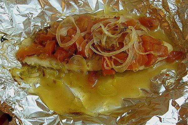 Pangasius Fillet with Tomato-leek-vegetables Cooked in Foil