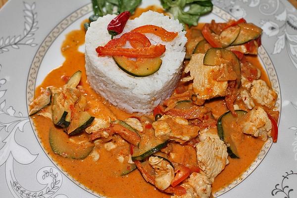 Paprika – Chicken – Sliced ​​meat with Zucchini and White Wine