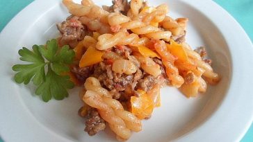 Noodle / Paprika Casserole with Mince