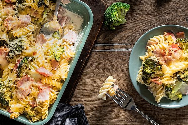 Pasta Bake with Broccoli and Ham