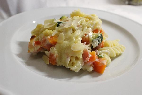 Pasta Bake with Ham, Carrots and Zucchini