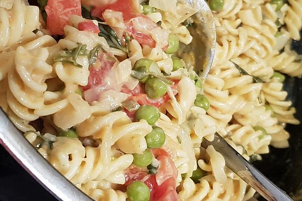 Pasta Con Gorgonzola, Piselli E Pomodoro – Pasta with Gorgonzola, Peas and Tomatoes