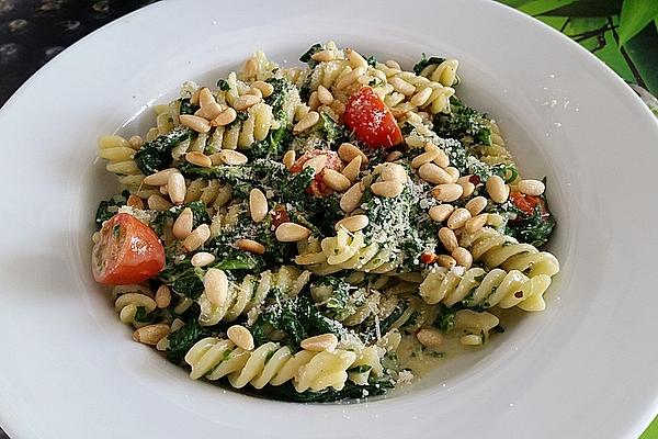 Pasta in Creamy Spinach Cheese Sauce
