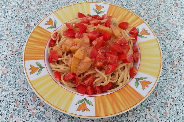 Pasta in Light Tomato Sauce with Vegetables